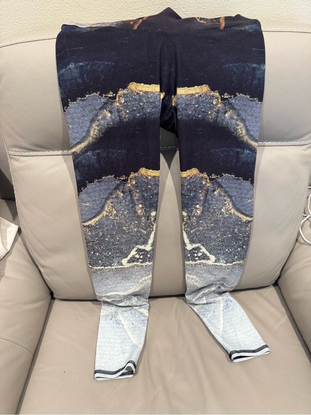 Niyama Sol Black, Gray & Gold Abstract Print Leggings